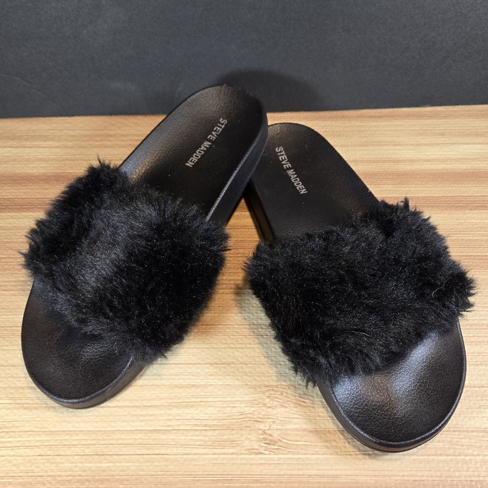 STEVE MADDEN Fuzzy Faux Fur Sandal Black Women's size 10